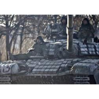 Los rebeldes rusos montado en un tanque en Lugansk.-Foto: VADIM GHIRDA / AP