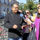 El tío de Sara, a la salida de su declaración como testigo  ante el juez que instruye el caso.-J.M. LOSTAU