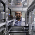El investigador Manuel Fuentes en las instalaciones del Centro del Cáncer de Salamanca-ENRIQUE CARRASCAL