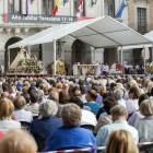 Miles de personas asisten a la Eucaristía celebrada dentro de los actos del Año Jubilar Teresiano en Ávila.-ICAL