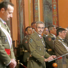 El coronel jefe de la Aalog 61, el infantero Antonio Bernal (dcha.) se dirige en su discurso al general de la Suige, Manuel Gorjón.-J.M.LOSTAU