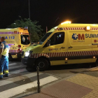 Una ambulancia del Summa en el lugar en el que fue hallado el joven.-@112CMADRID
