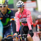 Alejandro Valverde y Bob Jungels atraviesan la meta de Bibione.-AFP / LUK BENIES