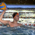 Un jugador del Waterpolo Valladolid dispuesto a lanzar.-J.C. CASTILLO