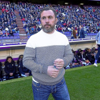 Sergio, pensativo, justo antes de comenzar el partido.-PABLO REQUEJO