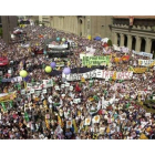 Manifestación contra el trasvase del 2003 en la plaza del Pilar de Zaragoza.-