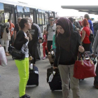 Un grupo de 31 refugiados sirios e iraquís llega al aeropuerto Adolfo Suarez de Madrid.-EFE / JOSÉ MARÍA CUADRADO JIMÉNEZ