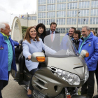 Las autoridades posan junto a miembros del Club Turismoto antes de la presentación de Pingüinos 2020.-ICAL