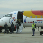 Avión de Air Nostrum en el aeropuerto de Villanubla-El Mundo