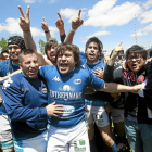 Molina, Urullo, Calle, los hermanos Ignacio y Álex Müller y Nakayama celebran el triunfo ante la Santboiana en 2013.-J.M. Lostau