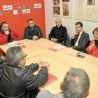 El secretario general del PSOE en Castilla y León, Luis Tudanca, se reúne con los miembros del comité de Made y con la alcaldesa, Teresa López-Santiago G. del Campo