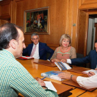 La presidenta de la Diputación de Zamoral, Mayte Martín Pozo (D), se reúne con la Junta Directiva de la Cámara de Comercio e Industria de Zamora, presidida por Manuel Vidal (2D).-ICAL