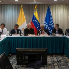 Reunión de la mesa de diálogo, en Caracas.-EFE / CRISTIAN HERNANDEZ