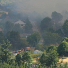 Brigadas de la Junta de Castilla y León trabajan en las labores de extinción del incendio de San Andrés de Monstruos (León)-Ical