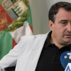 El portavoz del PNV en el Congreso de los Diputados, Aitor Esteban, en una entrevista con Efe.-EFE / MIGUEL TOÑA