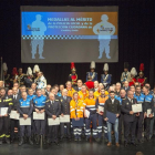 Grupo de todos los que recibieron medalla en la entrega de las medallas al Mérito de la Policía Local y de la Protección Ciudadana de Castilla y León.-ICAL