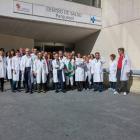 Un grupo de médicos protesta a las puertas del centro de salud de Parquesol-El Mundo