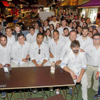 Jugadores y técnicos del Silverstorm El Salvador posan sonrientes en la Gala.-J. M. LOSTAU