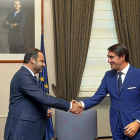 José Luis Ábalos, junto a Juan Carlos Quiñones, poco después de la firma del convenio.-EL MUNDO