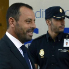 Sandro Rosell, antes de declarar ante el juez por el caso Neymar.-Foto: MAYA BALANYA