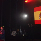 Concierto animado por El Pulpo en las fiestas de Boadilla del Monte, con la bandera de España al fondo.-AYUNTAMIENTO DE BOADILLA