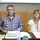Patxi Elola, víctima de ETA, y Pili Zabala, hermana de Joxian Lasa, asesinado por los GAL, han participado este viernes en una mesa redonda para debatir sobre la relación de las víctimas del terrorismo con su entorno social.-EFE