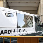 Un furgón de la Guardia Civil sale de la Audiencia Provincial con varios de los detenidos de la 'Operación Púnica'-Efe