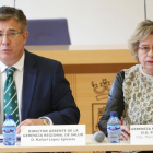 El gerente regional de Salud, Rafael López, junto a María de la Concha Nafría.-ICAL