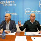 Ramiro Ruiz Medrano y Jesús Julio Carnero ayer, en el comité provincial del Partido Popular.-J. M. LOSTAU