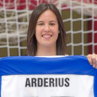 Silvia Arderius durante su presentación en el polideportivo Huerta del Rey.-Pablo Requejo