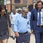 Ana Redondo, Tomás Rodríguez Bolaños y Óscar Puente a su llegada al funeral.-José C. Castillo