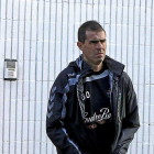 Gaizka Garitano sale de los vestuarios en una imagen de archivo.-Balcaza