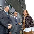 El director del IBGM, Jesús Balsinde; el rector, Daniel Miguel, y la secretaria de Estado, Carmen Vela.-ICAL