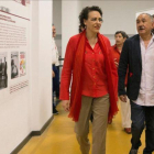 Magdalena Valerio, con Josep Maria Álvarez, este domingo en la sede de la UGT en Barcelona.-ENRIC FONTCUBERTA