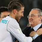 Sergio Ramos junto a Florentino Pérez.-EL PERIÓDICO