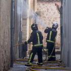 Labores de extinción del incendio.-ICAL