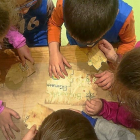 Los niños juegan en uno de los talleres de la ludoteca .-EUROPA PRESS