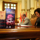 El alcalde de Valladolid, Francisco Javier León de la Riva, presenta el programa del Carnaval 2015. Junto a él, la concejala de Cultura y Turismo, Mercedes Cantalapiedra-Ical