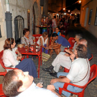 Vista de una calle con terrazas en Simancas, donde se va a eliminar la tasa de licencia para abrir nuevos establecimientos.-LEONARDO DE LA FUENTE