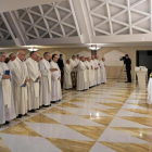 EL Papa Francisco, mientras oficia la misa en la residencia de Santa Marta, en El Vaticano.-EFE / OBSERVATORE ROMANO