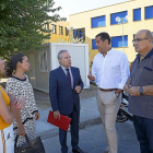El director general de FP, en el centro, durante su visita al Instituto ‘Claudio Moyano’ de Zamora.-ICAL