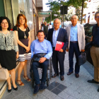Soraya Rodríguez y Emilio Álvarez junto a representantes de Cermi.-E. M.