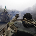 Tropas del Ejército ucraniano avanzan hacia Debaltseve, este sábado.-Foto: AFP / ANATOLII STEPANOV