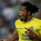 Loïc Rémy celebra un gol con la camiseta del Las Palmas.-EFE / JORGE ZAPATA