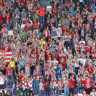 Aficionados del Sporting de Gijón llenan la grada del estadio José Zorrilla.-J.M. LOSTAU