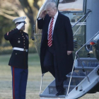 Trump llega con el helicóptero presidencial a la Casa Blanca.-PABLO MARTÍNEZ MONSIVAIS