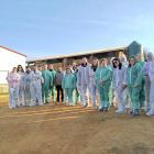 Los alumnos del primer curso de la Escuela Nacional de Industrias Lácteas durante una clase práctica.-E. M.
