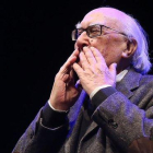 Camilleri, en la Sala Barts de Barcelona, en un acto celebrado en febrero del 2014.-JULIO CARBÓ