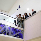 La concejala de Cultura, Ana Redondo, junto a la directora del Museo de la Ciencia, Inés Rodríguez y las concejalas populares Mercedes Cantalapiedra y Mayte Martínez, en la escalera mecánica del centro-Ical