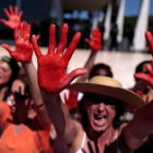 Protesta en Brasilia tras la múltiple violación de la adolescente en Río de Janeiro.-REUTERS / UESLEI MARCELINO